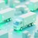 Abstraktes Bild von vernetzten LKWs mit digitalen Pfaden, Symbol fuer automatisierte Logistik und moderne Spesen App Nutzung