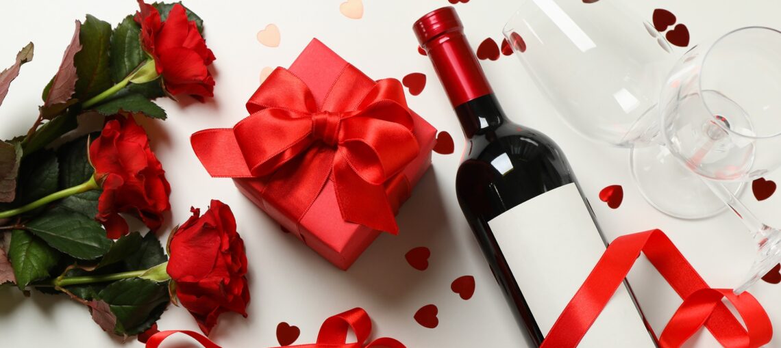 Rotwein, rote Rosen und Geschenk zum Valentinstag | Weingut Ziereisen